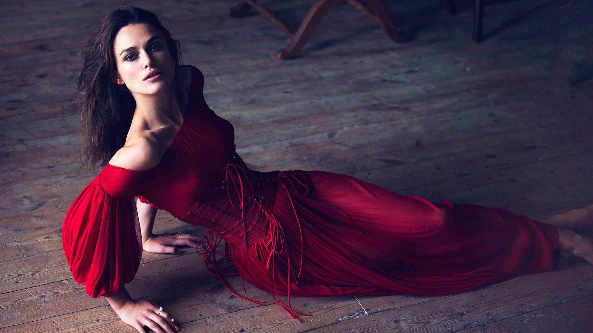 ケイラ・ナイトレイのhdの壁紙,ファッションモデル,赤,衣類,ドレス,美しさ