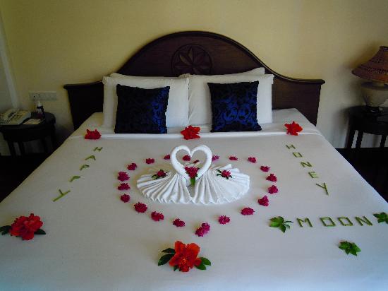 good night bedroom wallpaper,bed sheet,bedding,bed frame,bed,bedroom