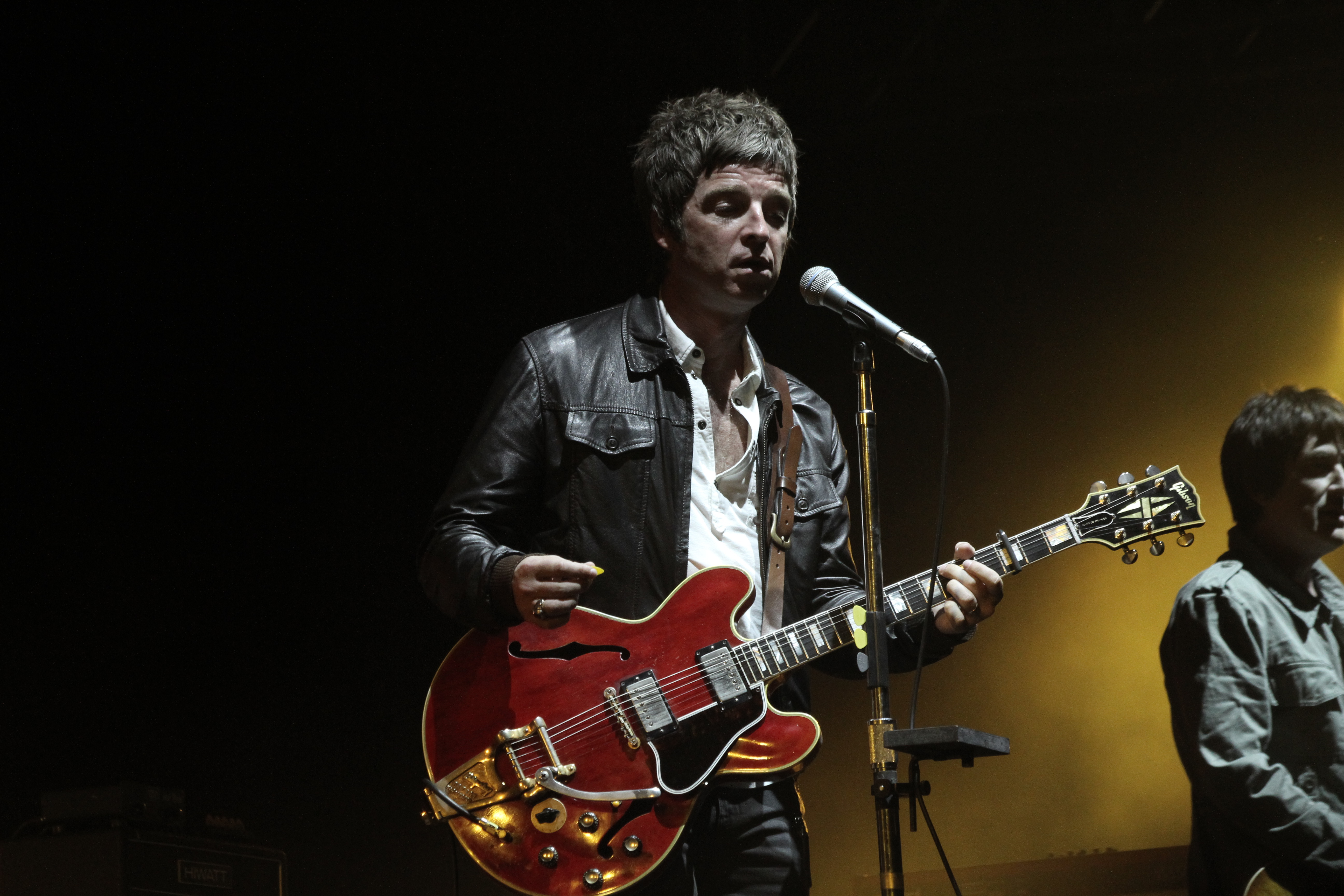 carta da parati noel gallagher,musicista,chitarra,chitarrista,musica,strumento musicale