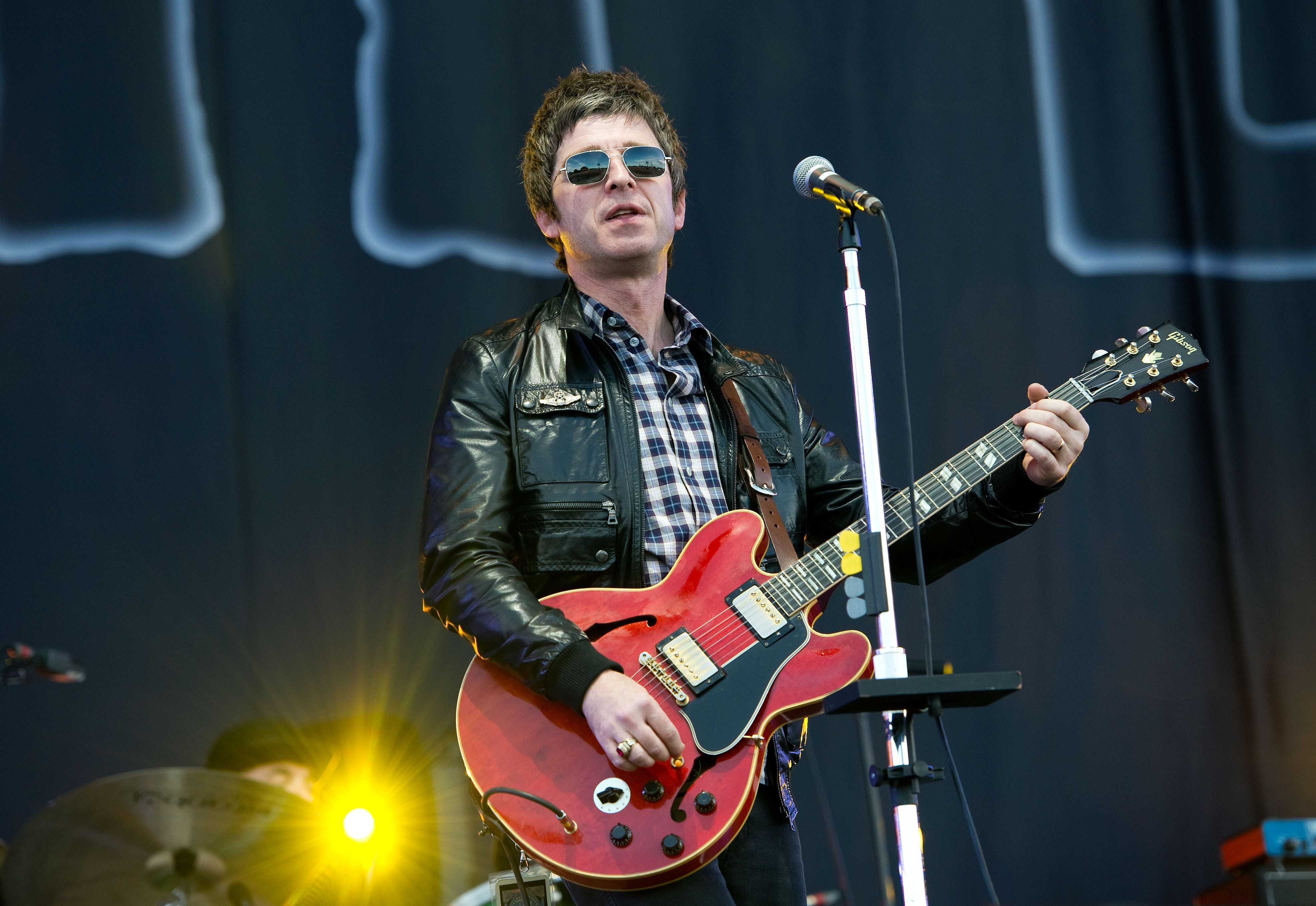 noel gallagher tapete,musiker,performance,gitarrist,gitarre,musik 