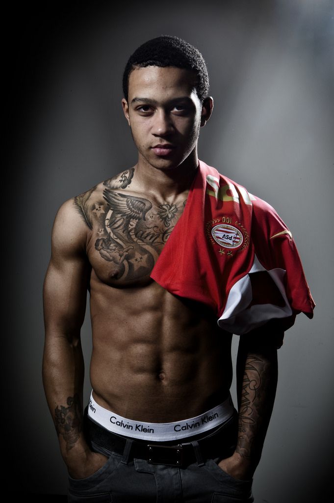 memphis depay wallpaper,muscle,abdomen,chest,bodybuilder,barechested