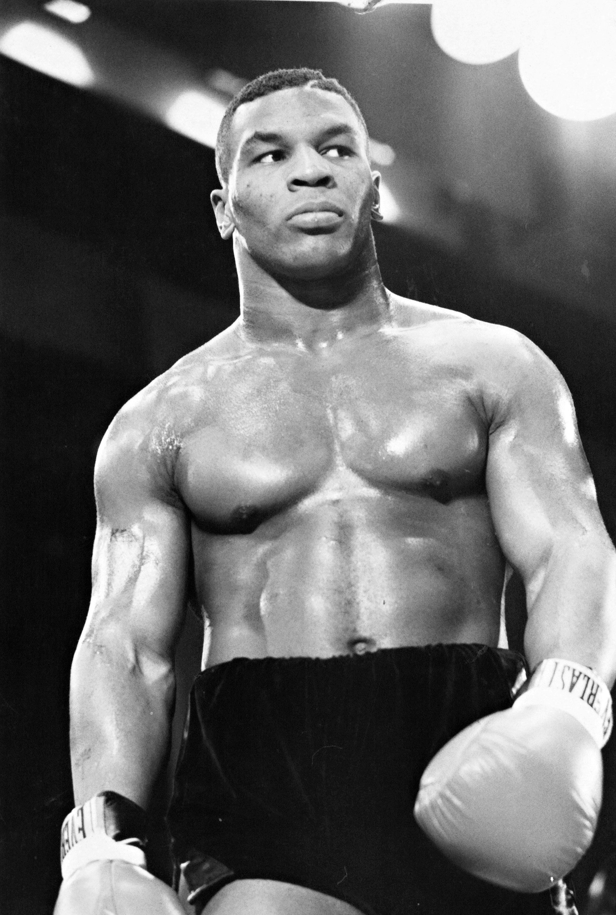 mike tyson iphone wallpaper,bodybuilder,barechested,muscle,professional boxer,bodybuilding