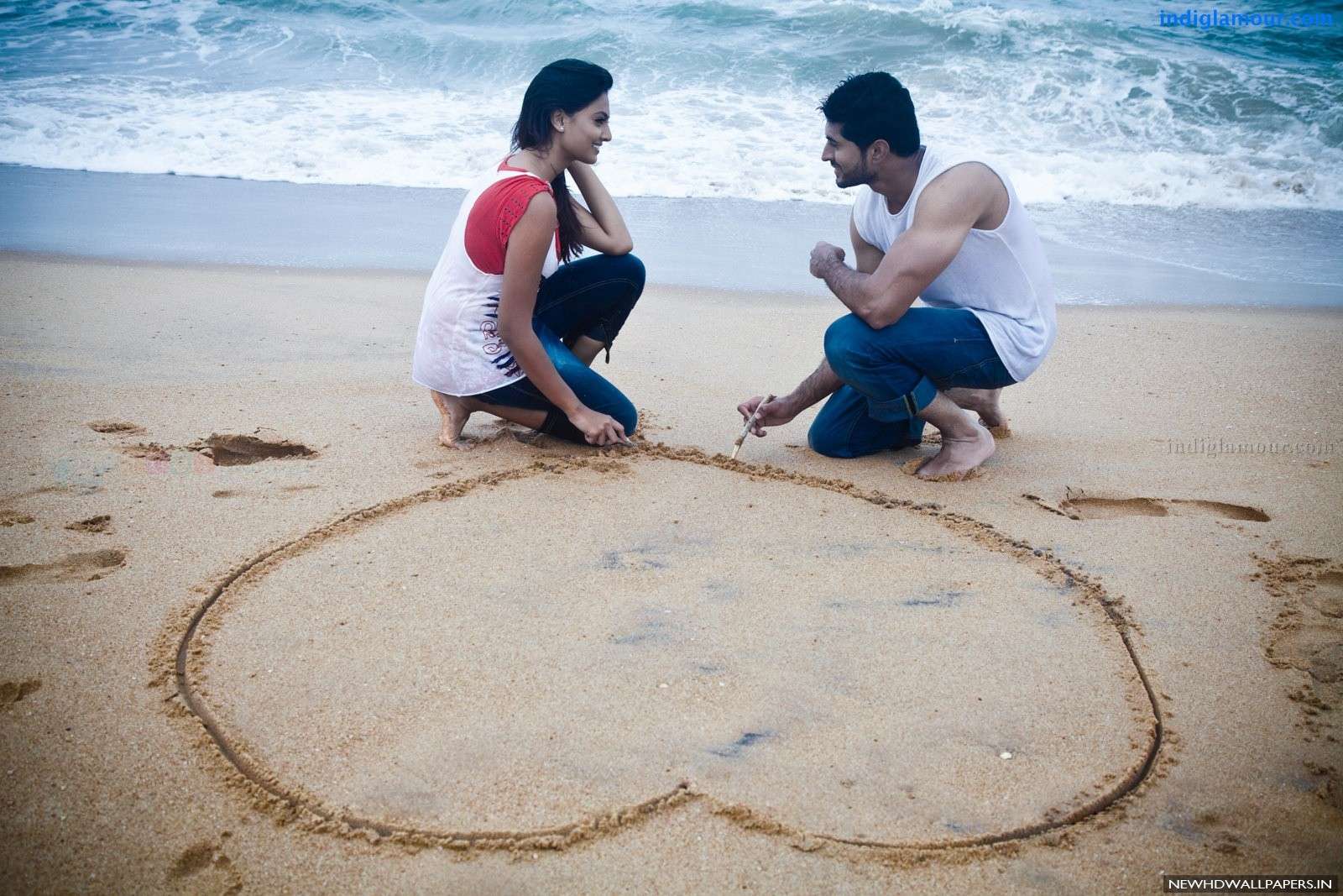 fond d'écran couple desi,le sable,amour,vacances,l'eau,été