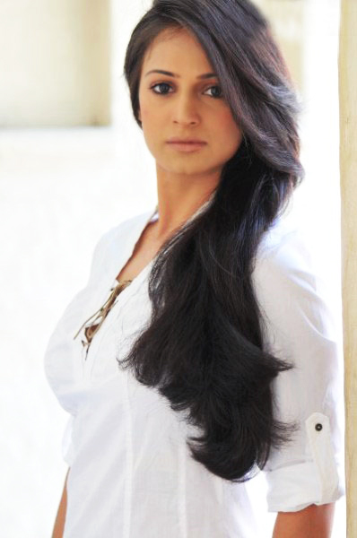 pakistani actress wallpaper,hair,hairstyle,long hair,black hair,clothing