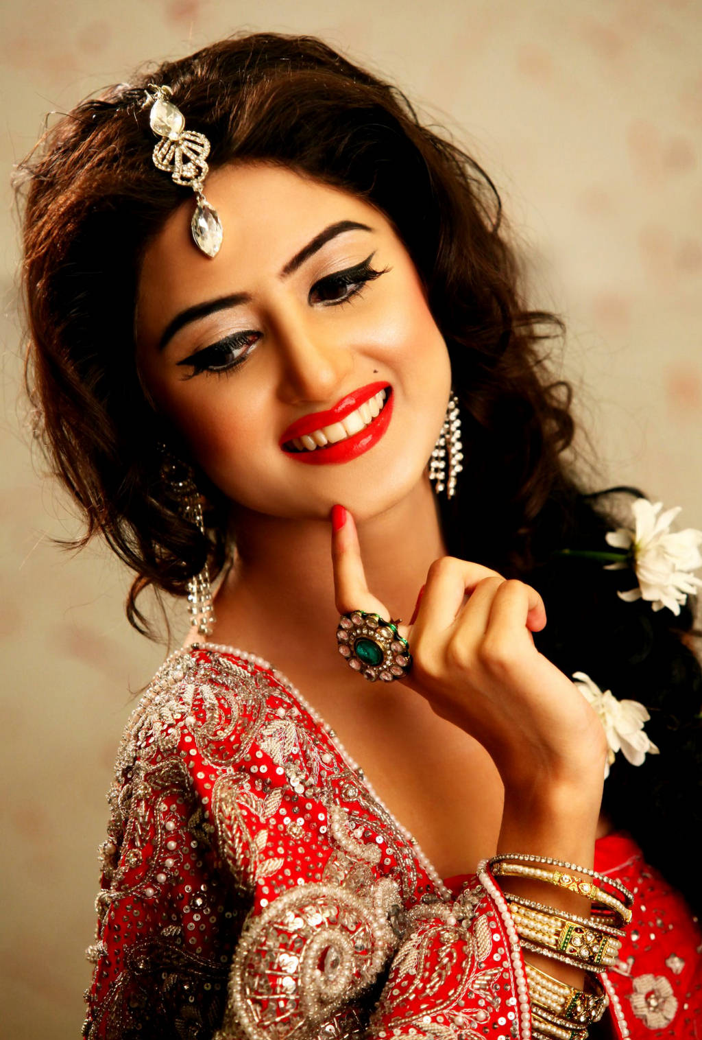 pakistani actress wallpaper,hair,hairstyle,beauty,photo shoot,jewellery