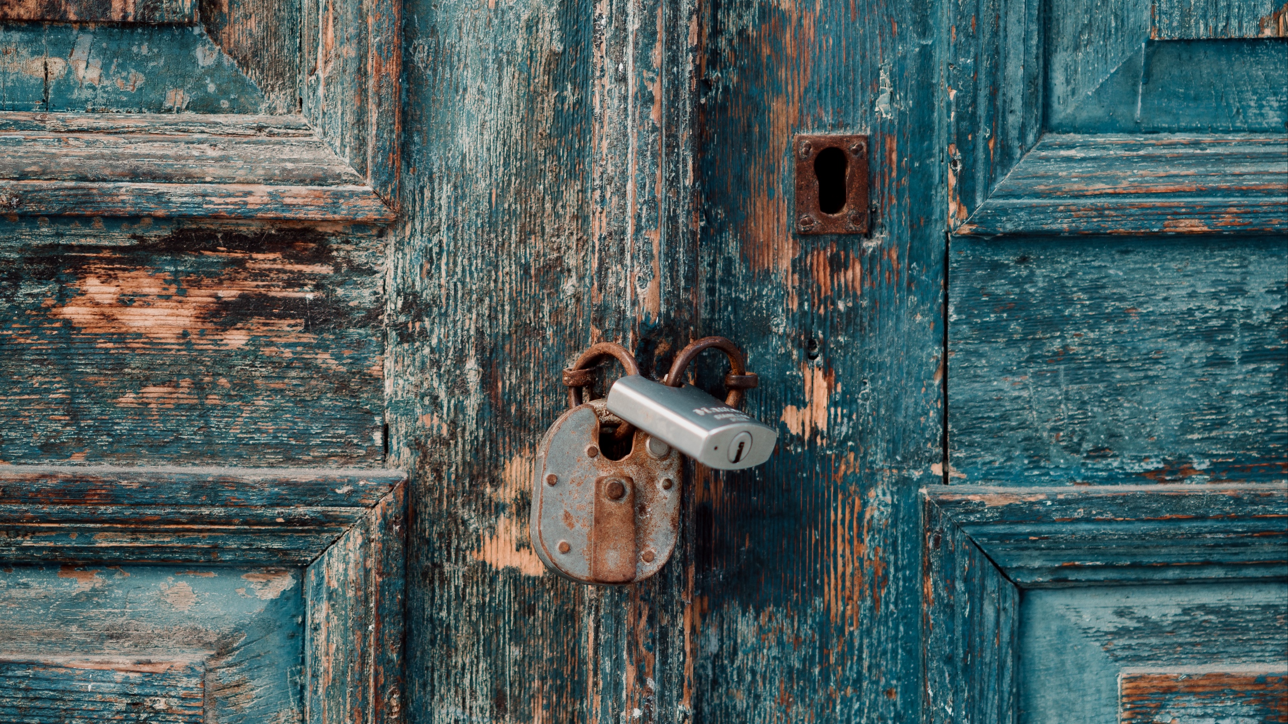 door lock wallpaper,lock,padlock,latch,door handle,rust