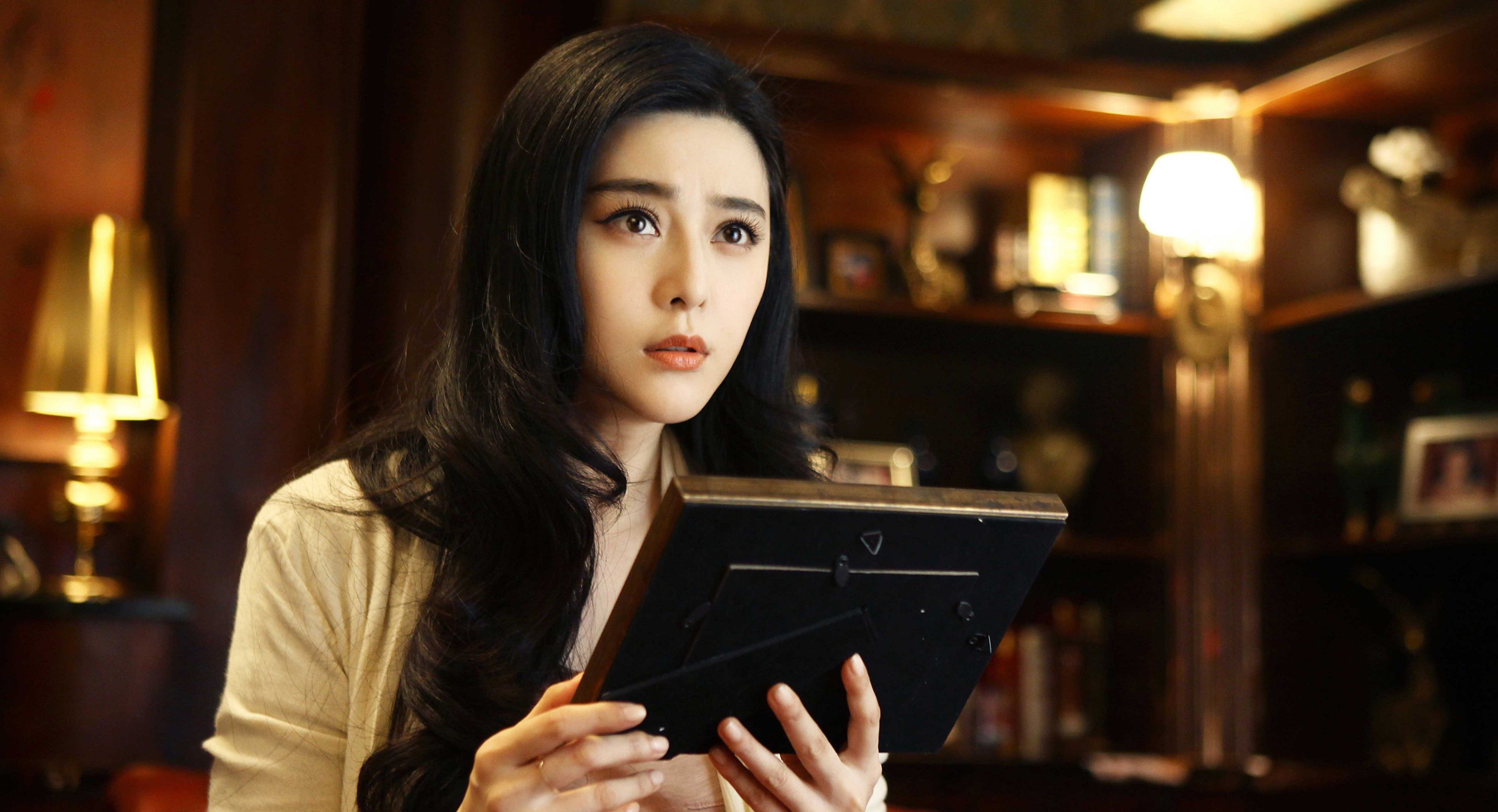 fan bingbing wallpaper,reading,black hair