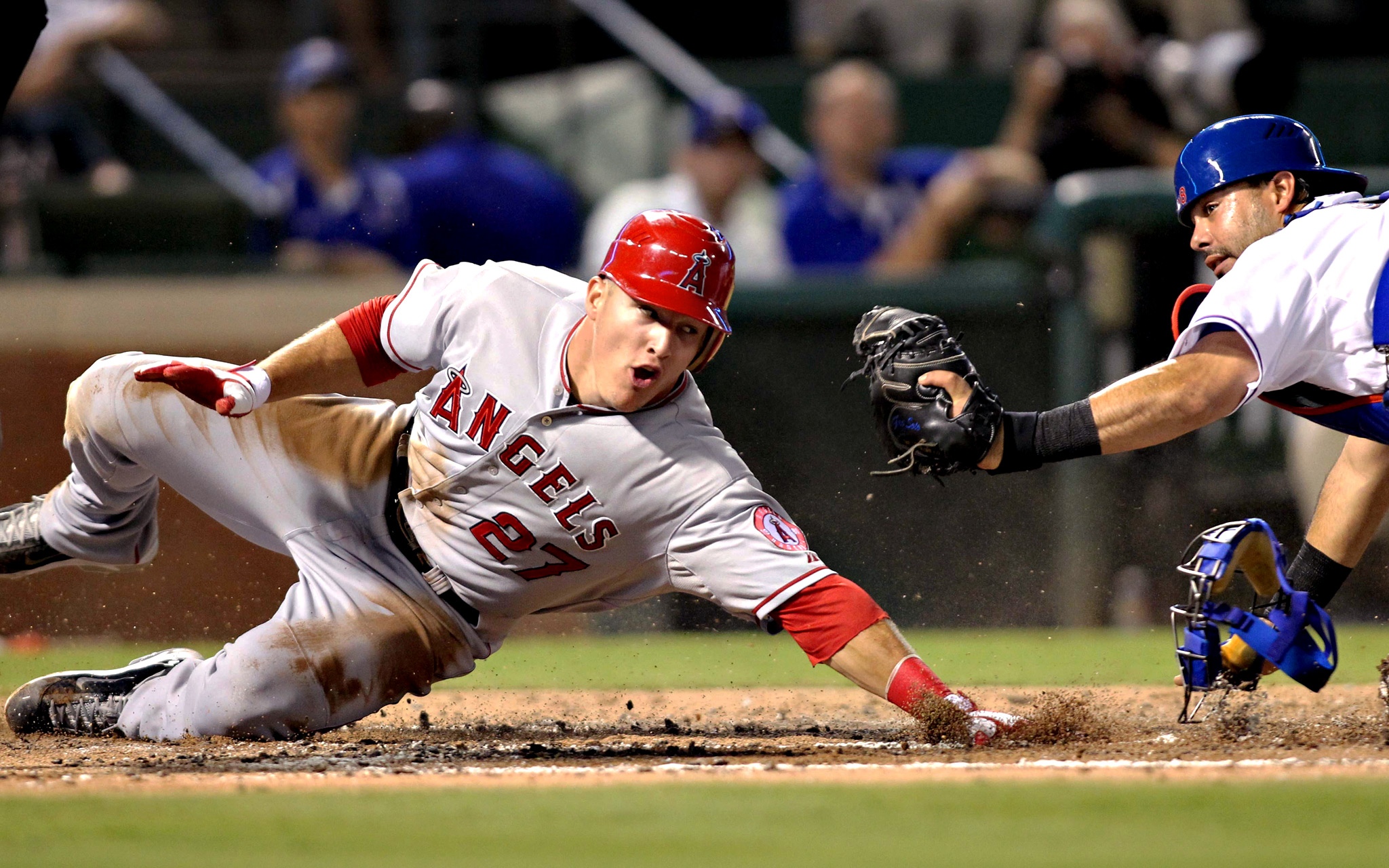 fondo de pantalla de mike trout,jugador,jugador de baseball,deportes,equipo deportivo,uniforme de beisbol