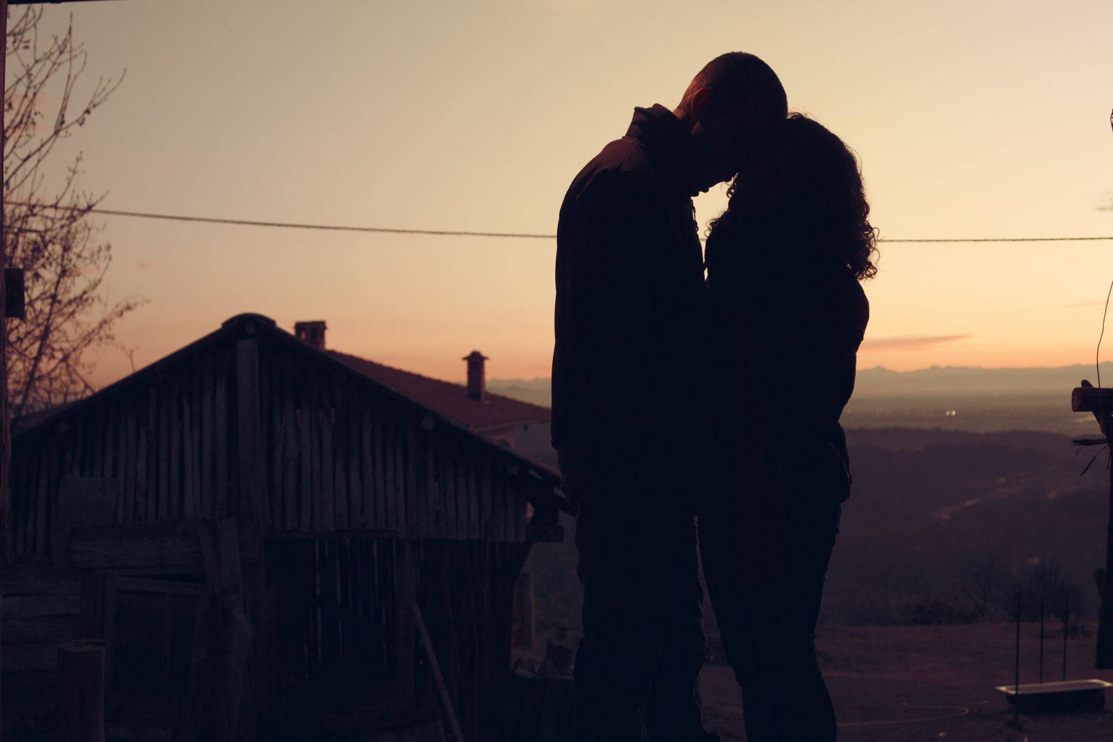 amor pareja fondos de pantalla,cielo,nube,interacción,techo,mañana