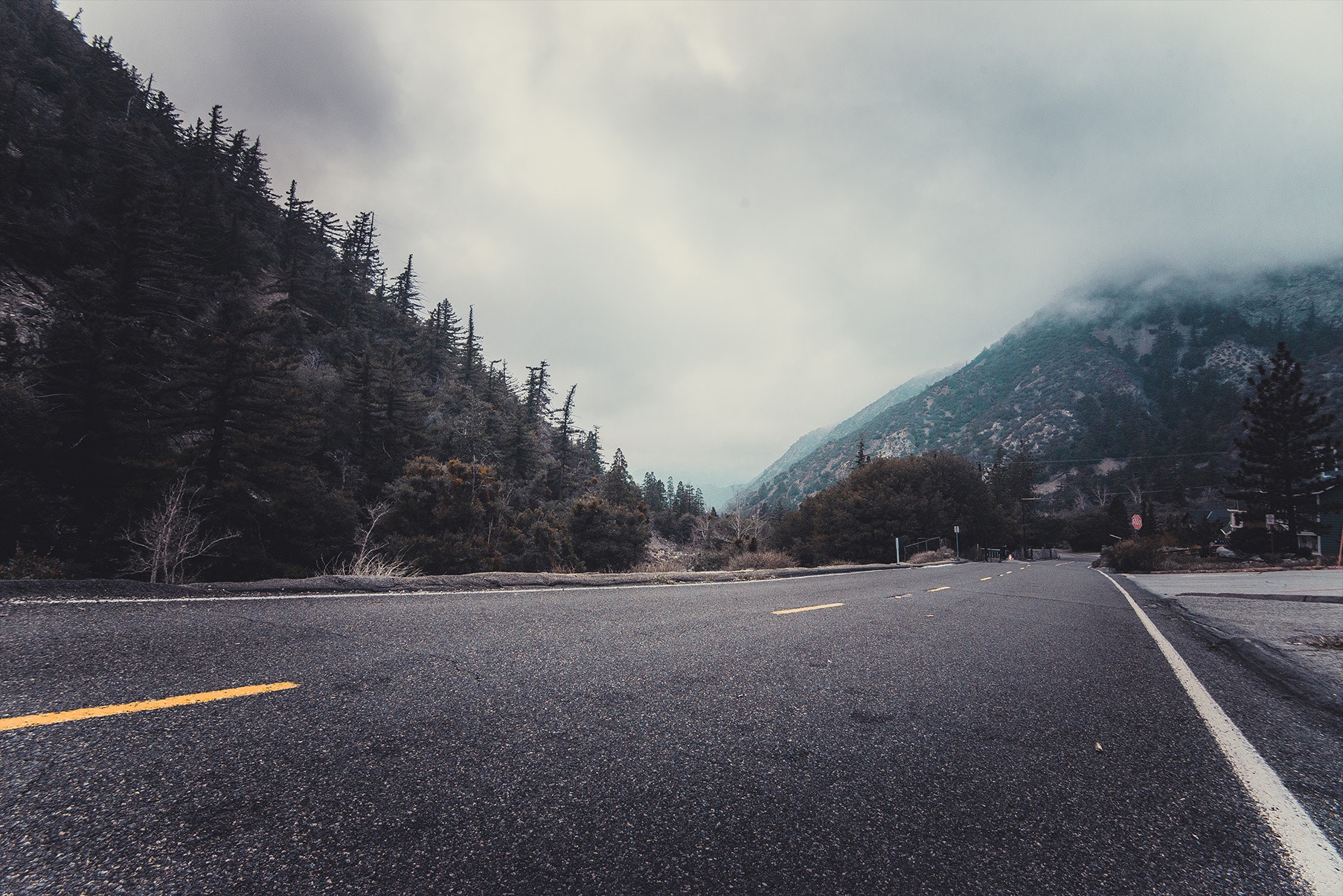 fondo de pantalla de carretera,la carretera,asfalto,cielo,autopista,montaña