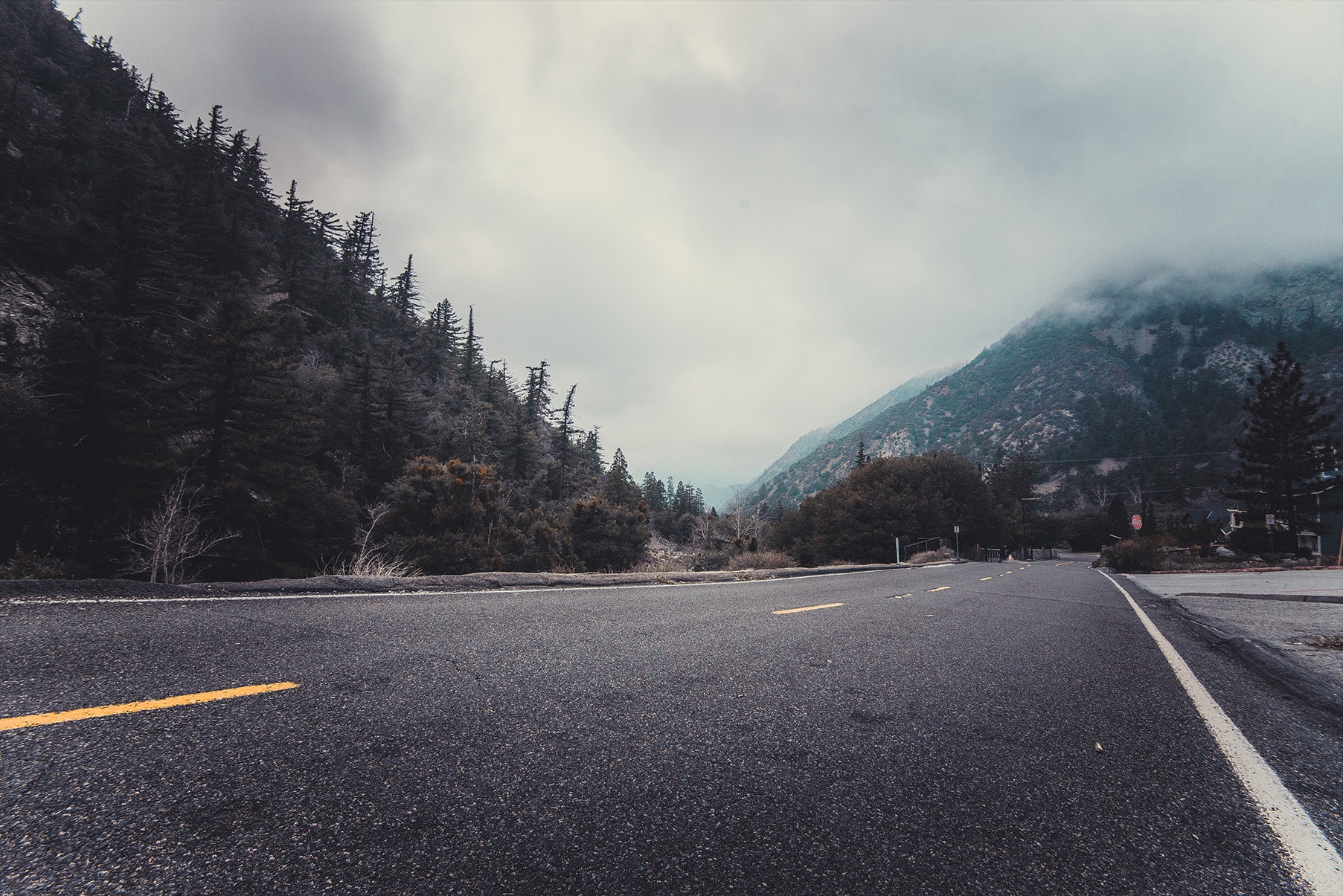 papier peint route,route,asphalte,ciel,autoroute,montagne