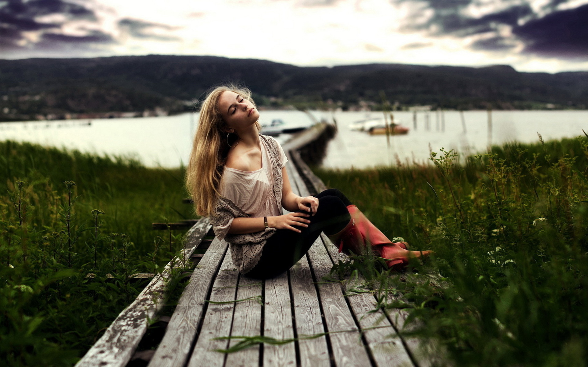 mood wallpaper,people in nature,nature,photograph,grass,water