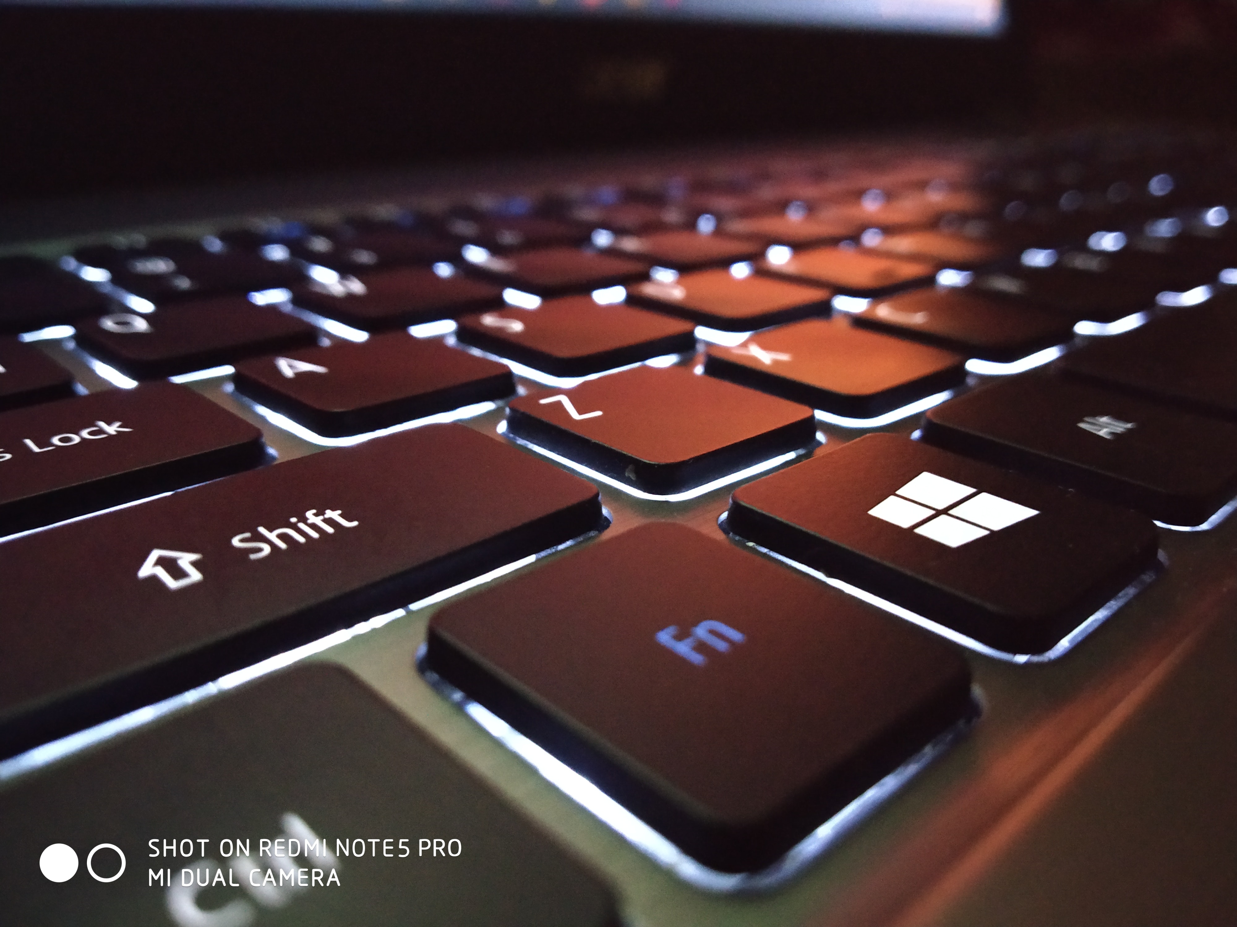 sfondo della tastiera,tastiera del computer,tecnologia,dispositivo di input,marrone,leggero