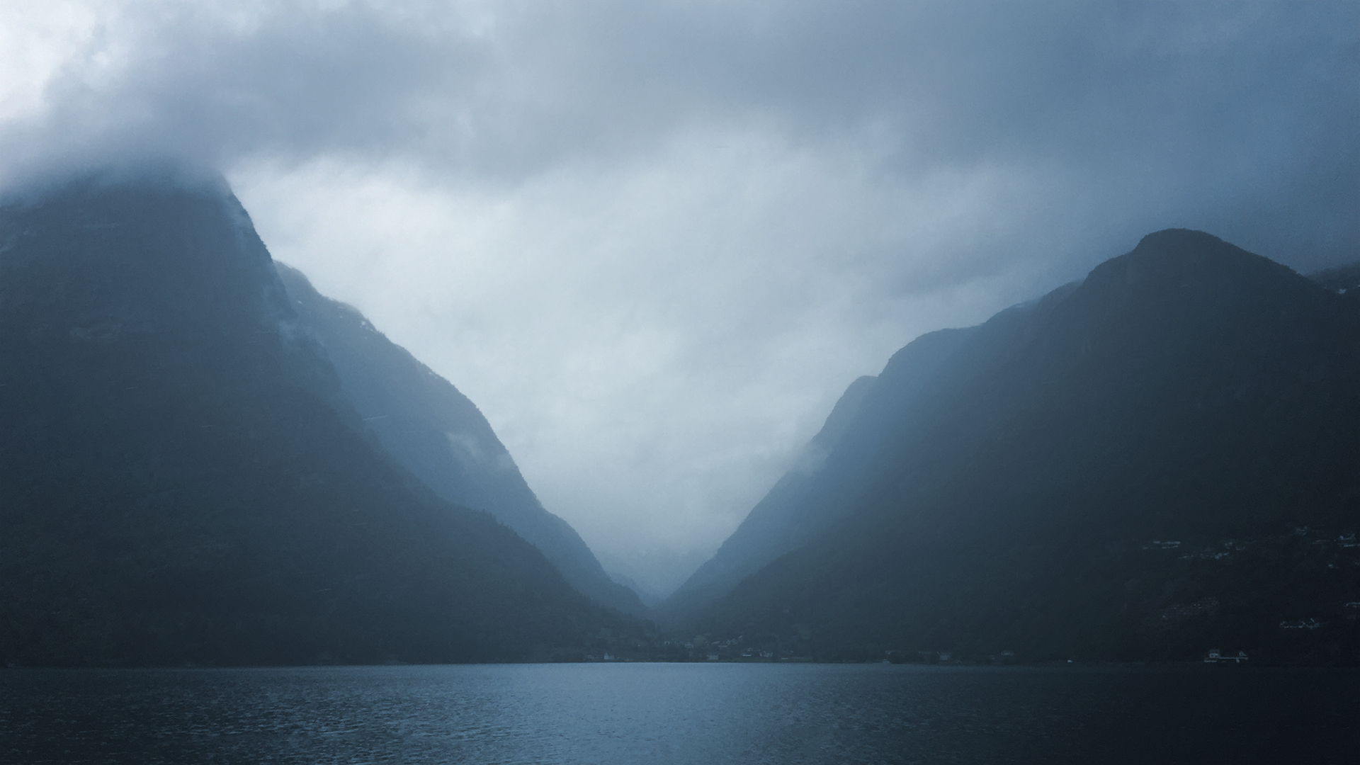 霧の壁紙,空,フィヨルド,山,雲,音