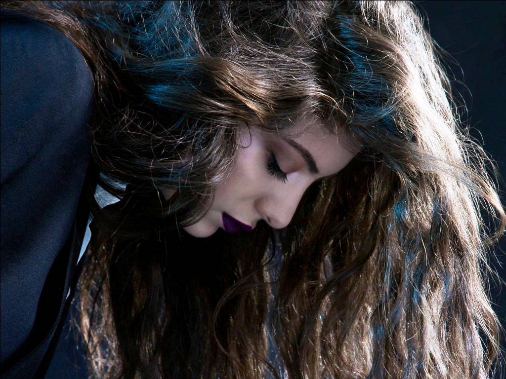 fondo de pantalla de lorde,cabello,peinado,belleza,pelo castaño,labio