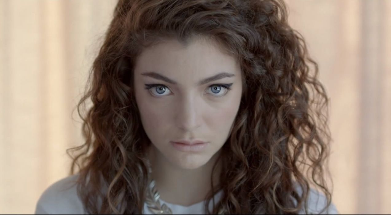 lorde wallpaper,hair,face,eyebrow,hairstyle,chin