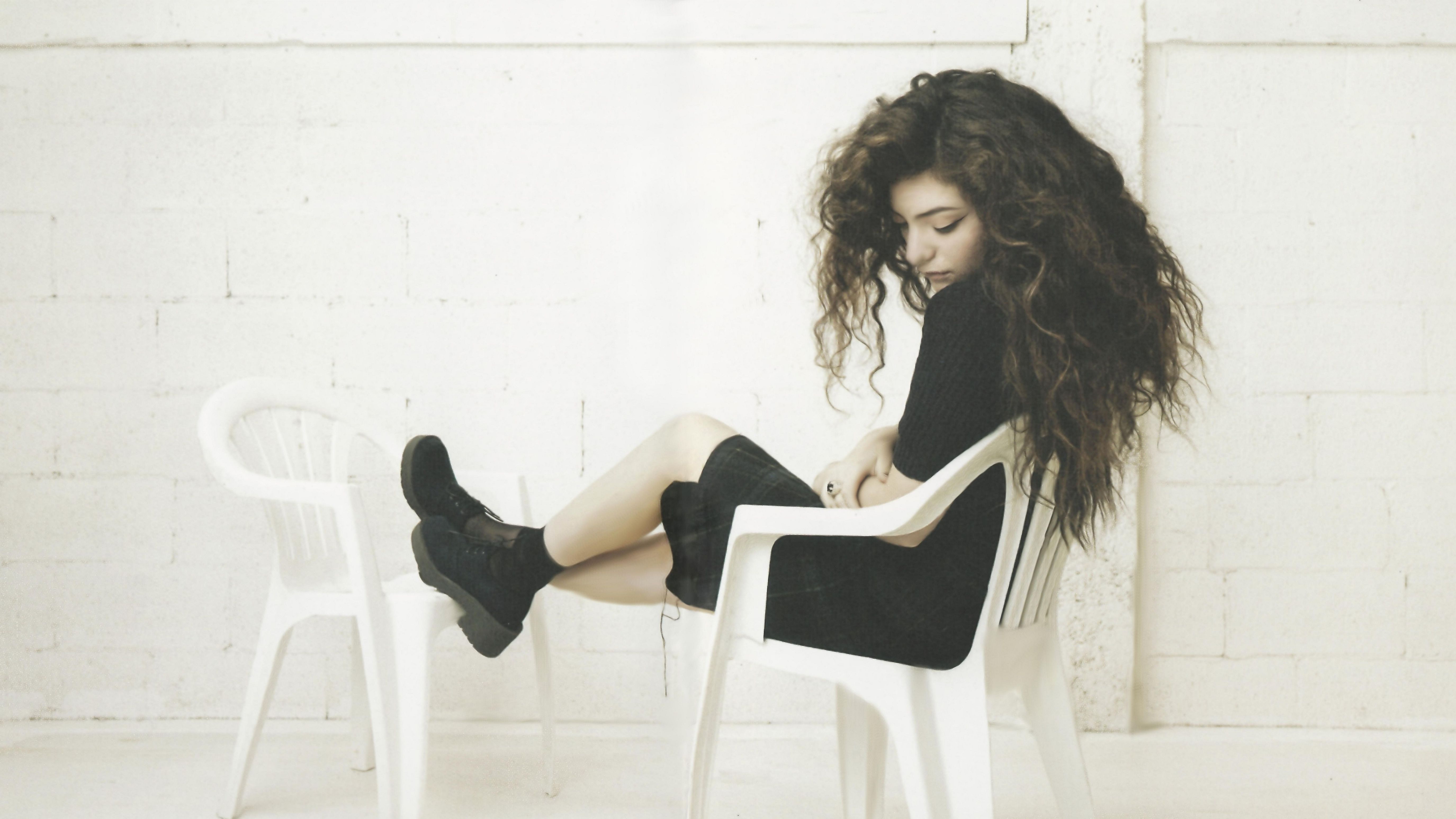 lorde wallpaper,white,black,sitting,leg,beauty