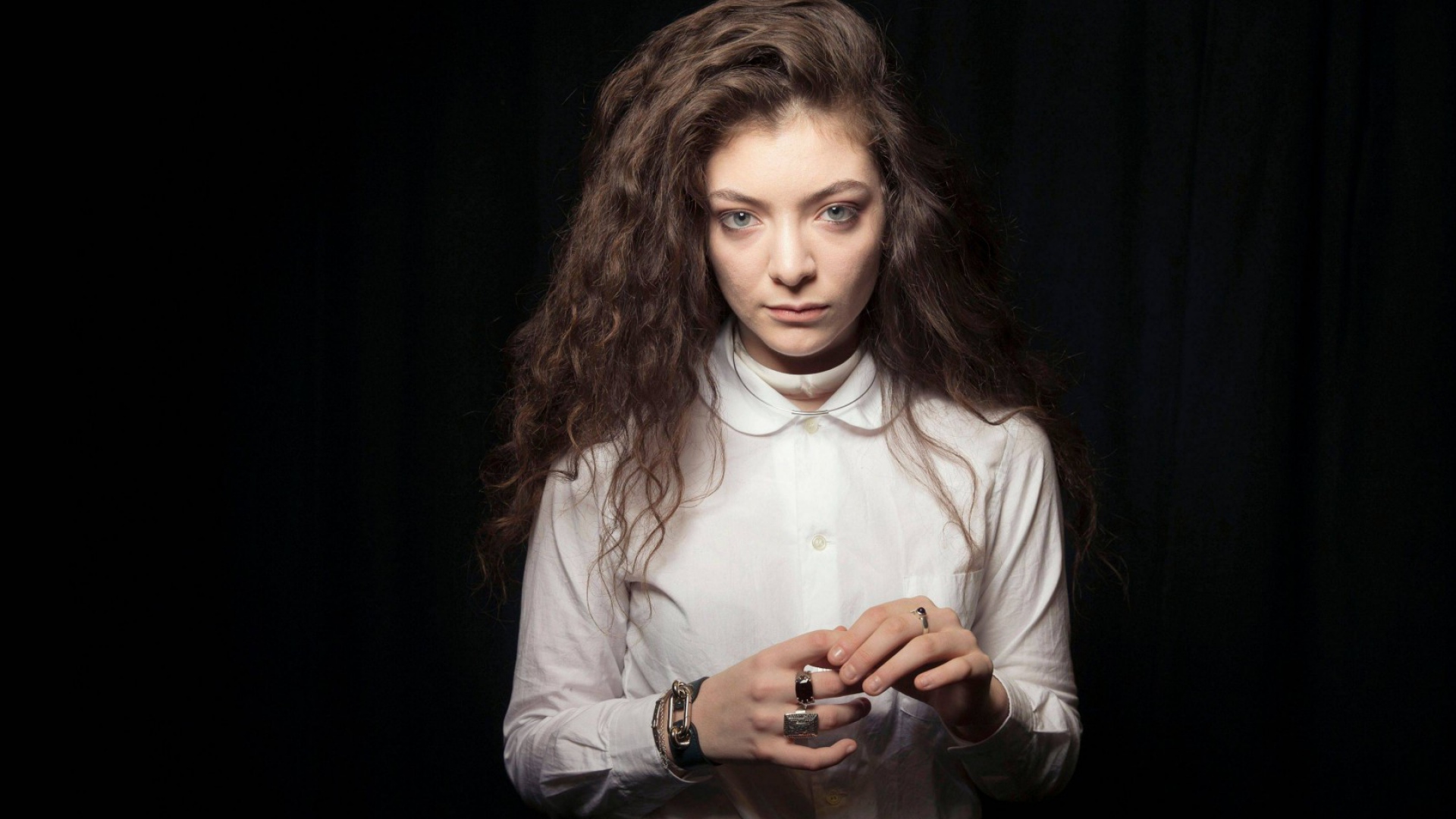 lorde wallpaper,hair,hairstyle,beauty,long hair,portrait