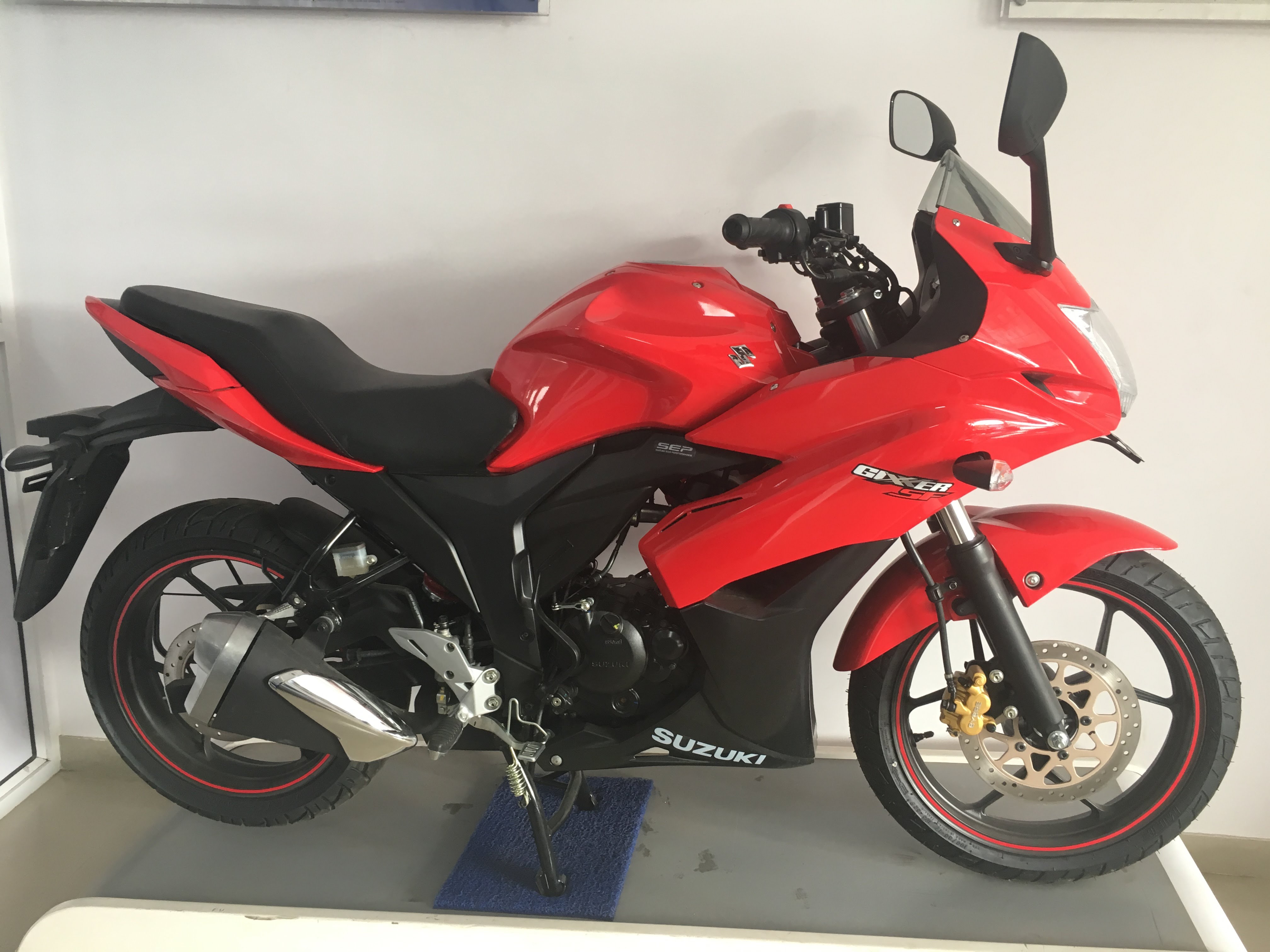 suzuki gixxer fond d'écran,véhicule terrestre,moto,véhicule,voiture,véhicule à moteur