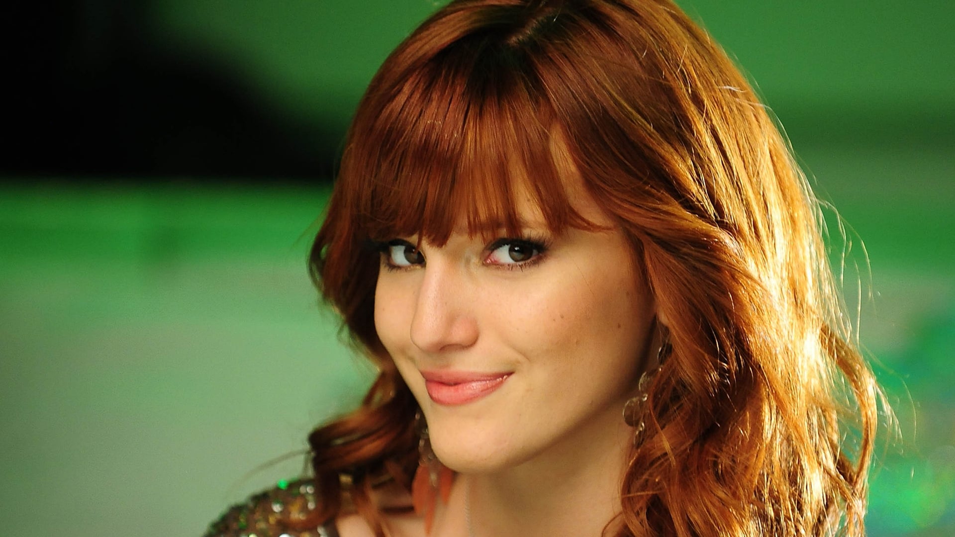 bella thorne wallpaper,hair,face,hairstyle,brown hair,hair coloring