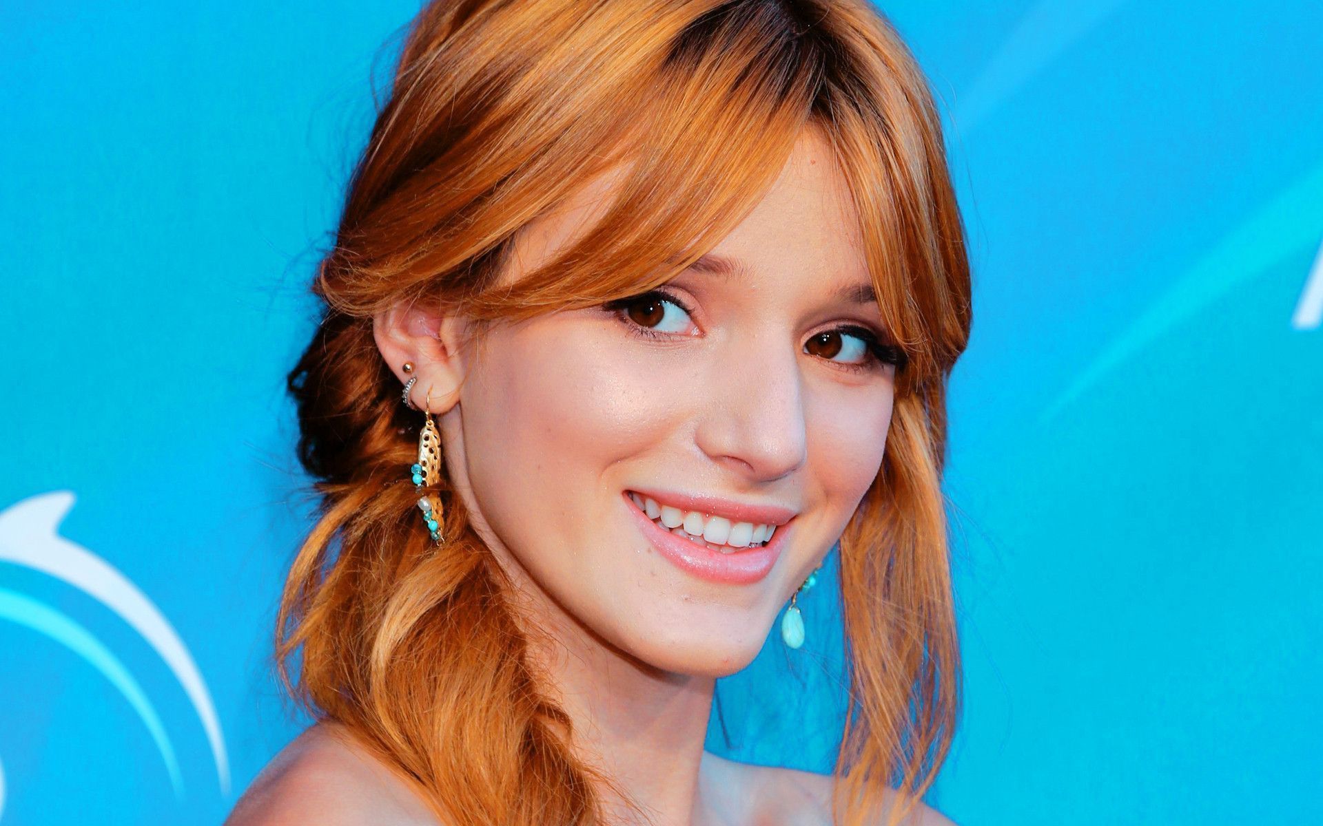 bella thorne fondo de pantalla,cabello,cara,peinado,ceja,belleza