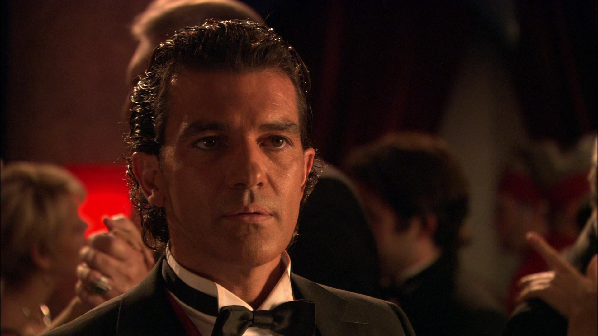 wallpaper banderas,suit,event,performance,movie,screenshot