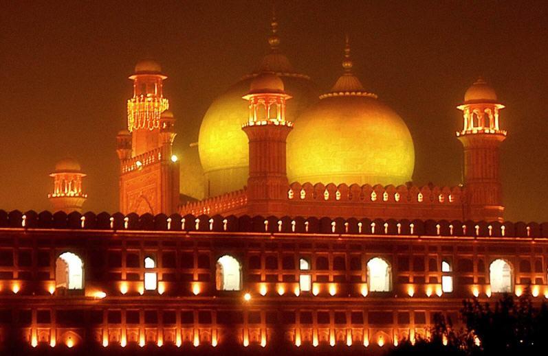 fondo de pantalla de lahore,lugares sagrados,noche,mezquita,edificio,arquitectura