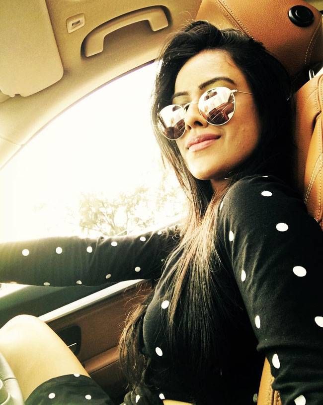 nia sharma hd wallpaper,eyewear,cool,sunglasses,black hair,glasses