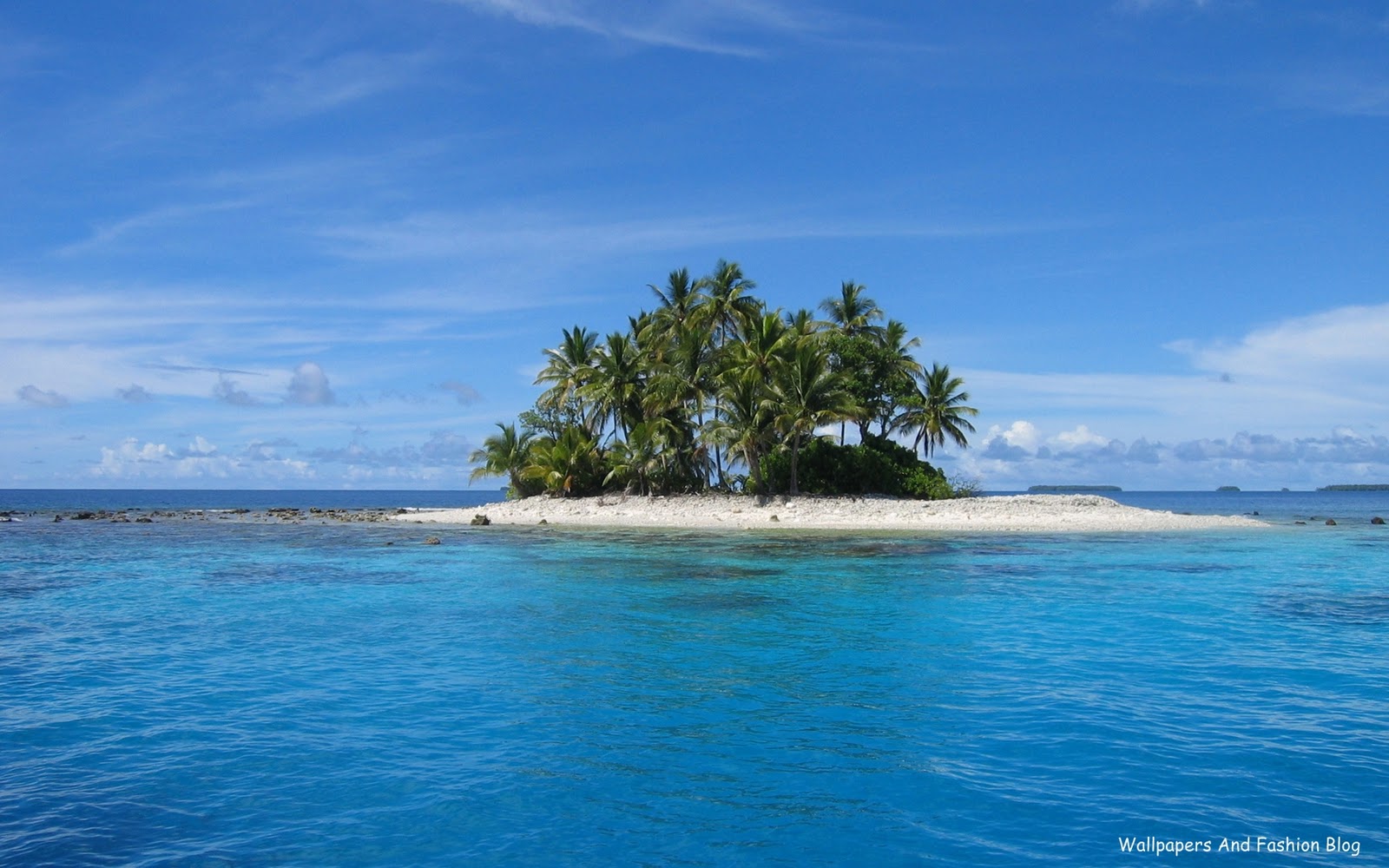 isla fondo de pantalla,cuerpo de agua,mar,azul,cielo,oceano