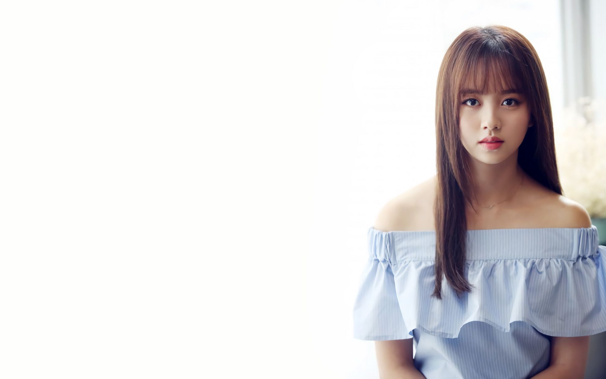 kim so hyun hd wallpaper,hair,shoulder,white,hairstyle,skin