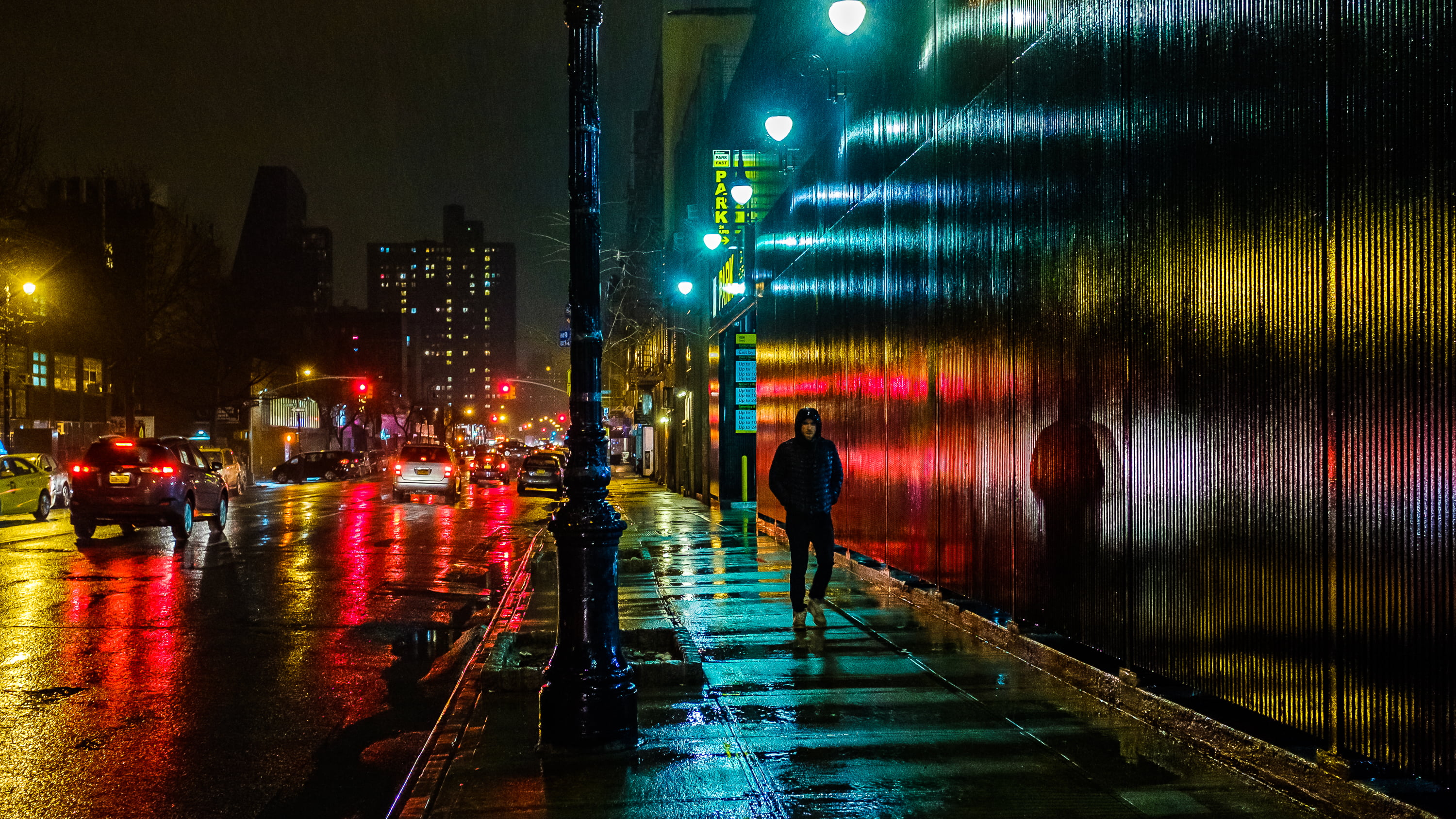 fondo de pantalla del lado este,noche,agua,reflexión,área metropolitana,lluvia