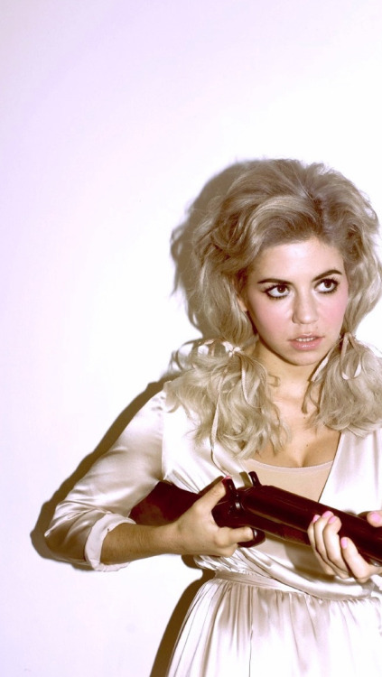 marina and the diamonds wallpaper,hair,hairstyle,blond,violinist,violist