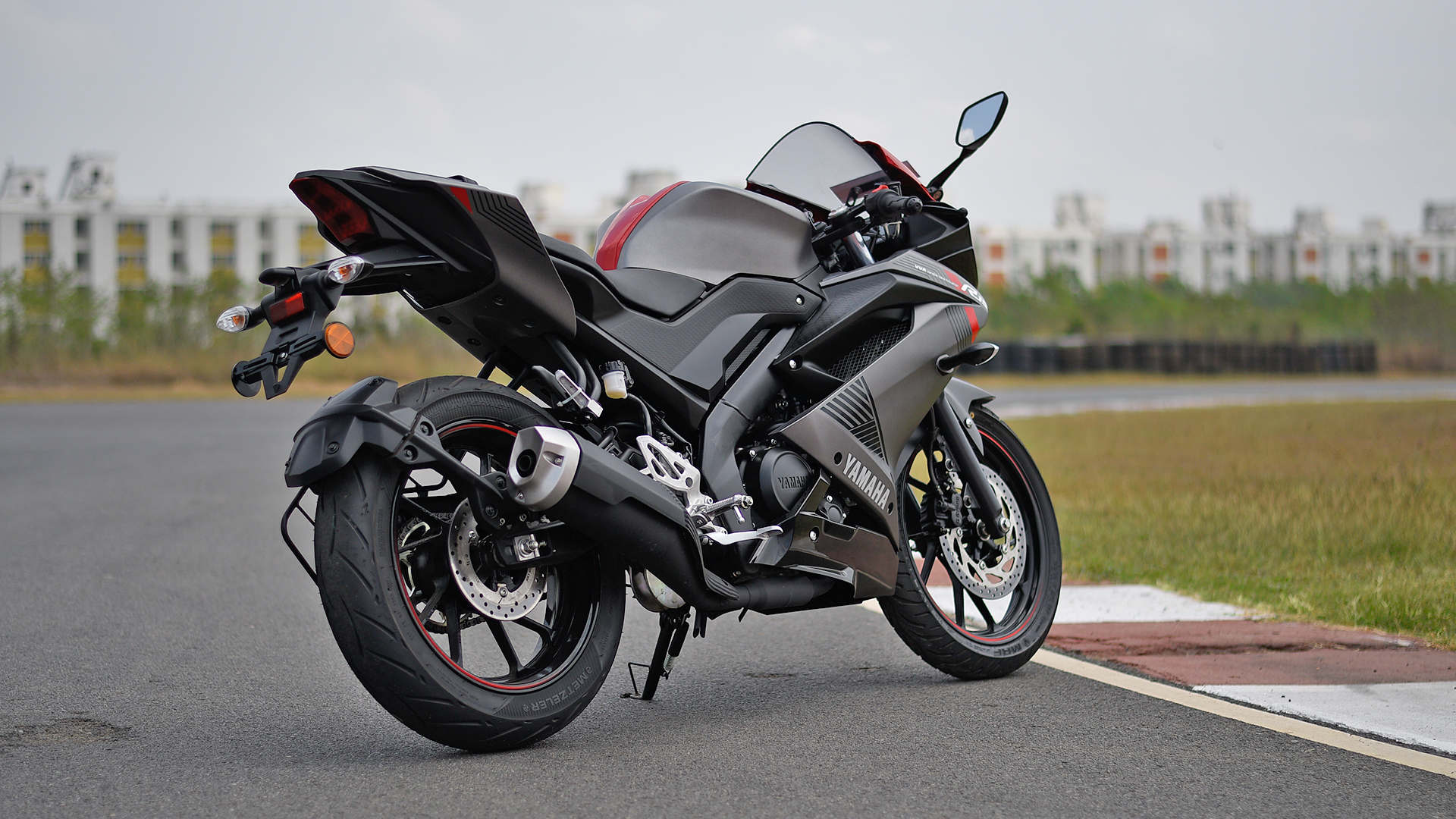 R15 V3 Hd Wallpaper Landfahrzeug Fahrzeug Auto Automobilbeleuchtung Rad 226059 Wallpaperuse