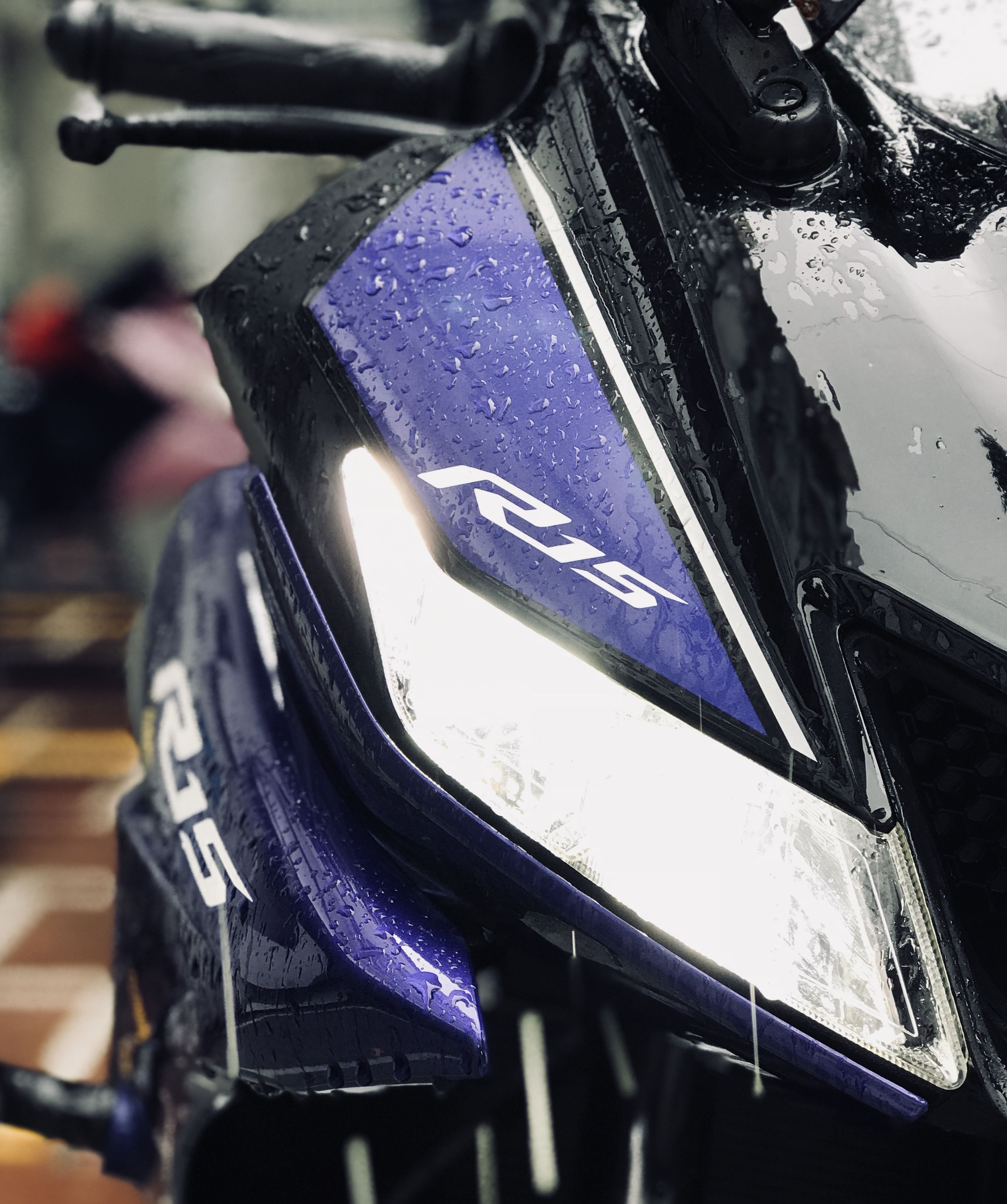 r15 v3 hd wallpaper,fahrzeug,violett,automobilbeleuchtung,mittelgroßes auto,rad