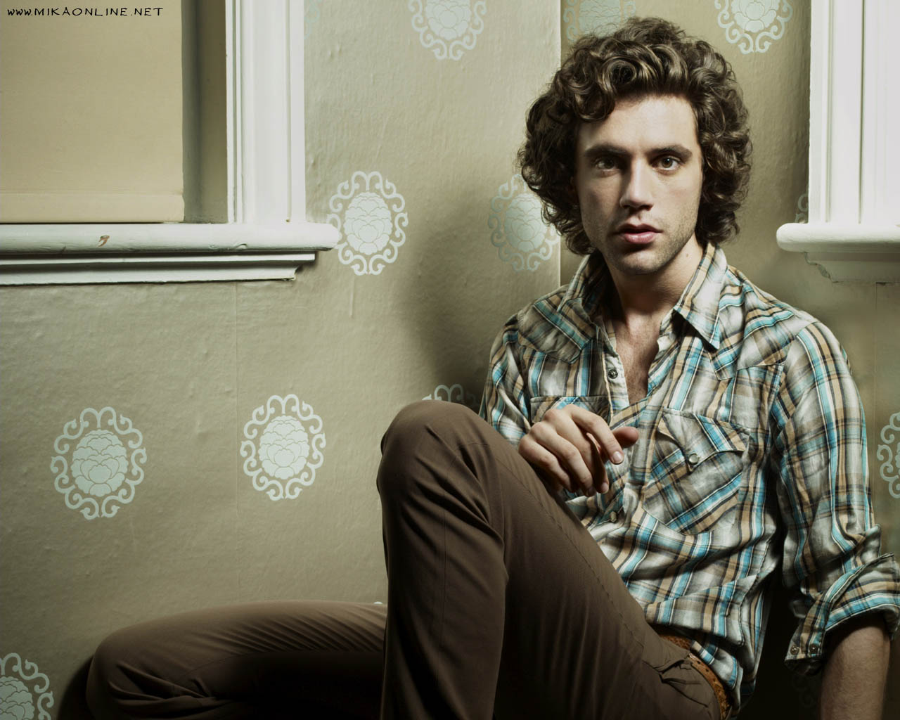 mika wallpaper,sitting,photography,facial hair