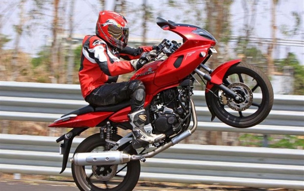 pulsar 220 bike wallpaper,land vehicle,motorcycle,vehicle,motorcycle racer,motorcycling