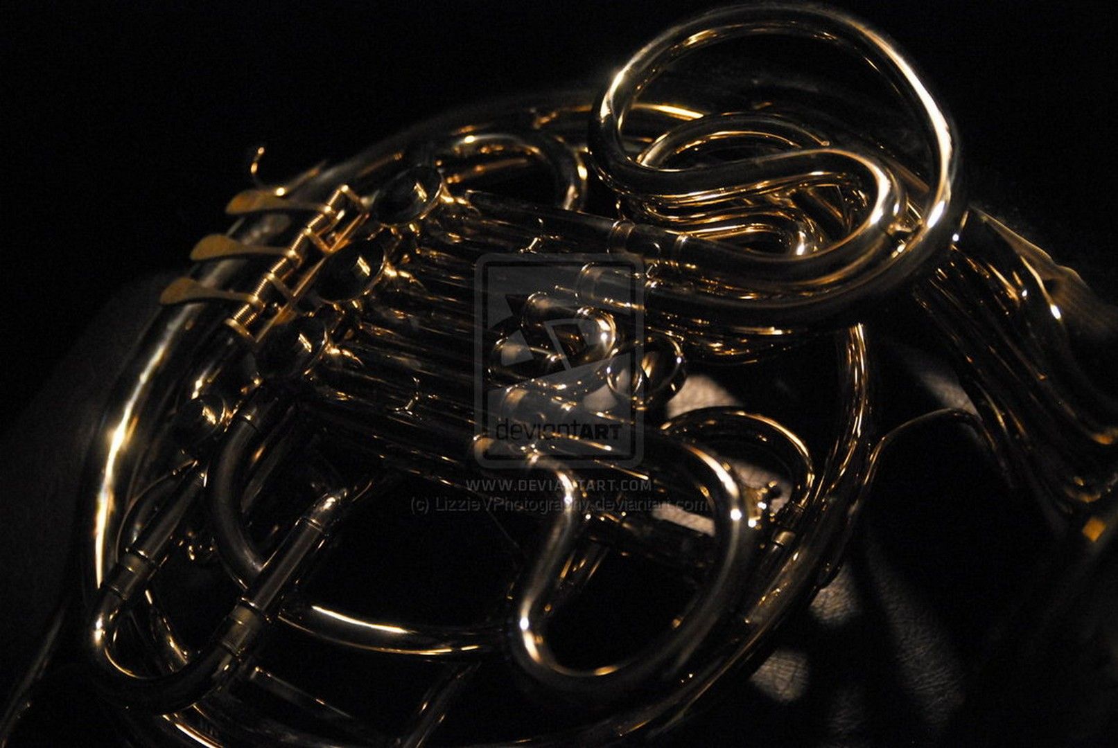 French Horn- WallpaperUse