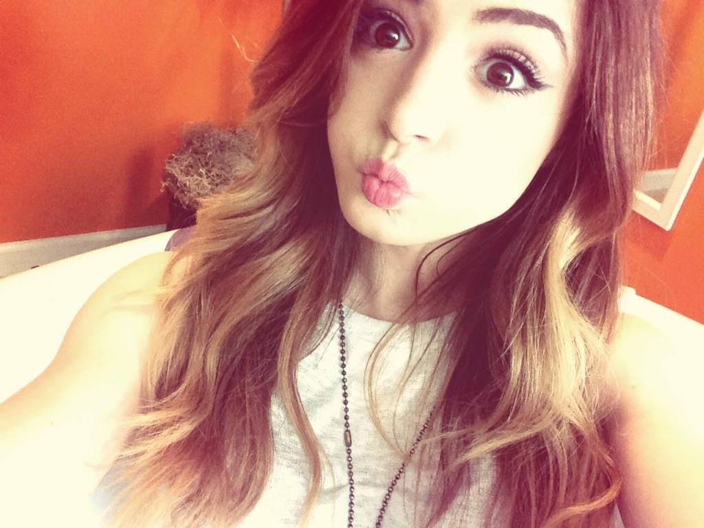 chrissy costanza wallpaper,hair,face,lip,eyebrow,hairstyle