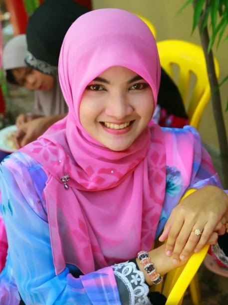 islamic girl wallpaper,pink,smile,headgear,magenta,child