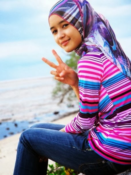 islamic girl wallpaper,beauty,cool,sitting,headgear,smile