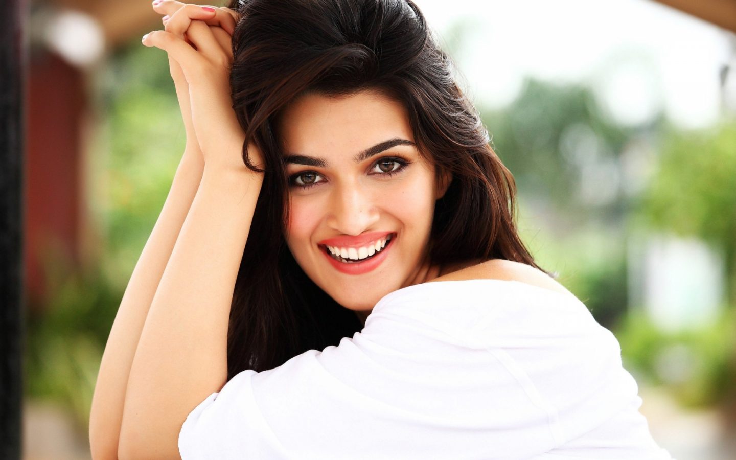 kriti sanon wallpaper für mobile,haar,gesicht,augenbraue,schönheit,lächeln