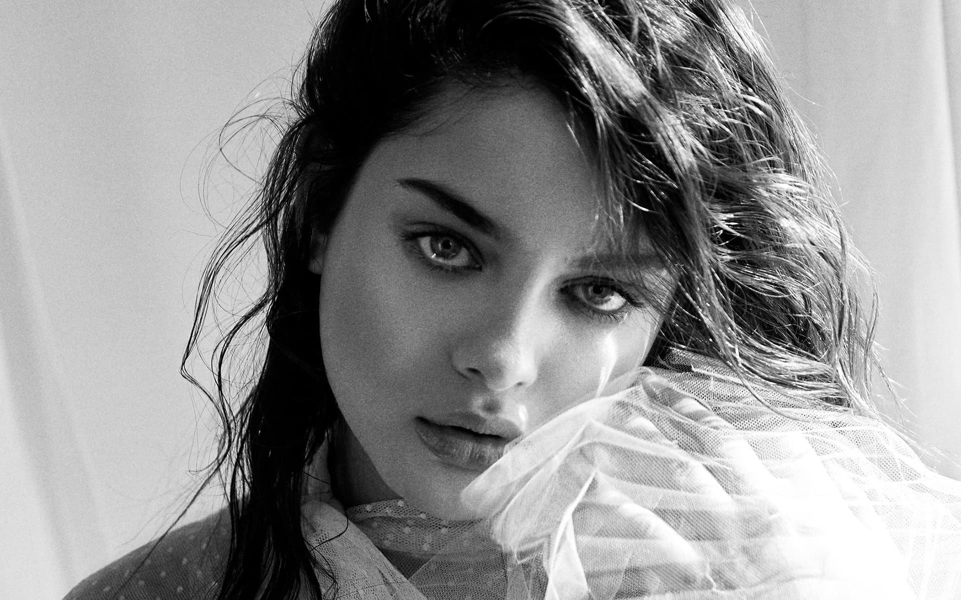 odeya rush fondo de pantalla hd,cabello,cara,blanco,fotografía,en blanco y negro