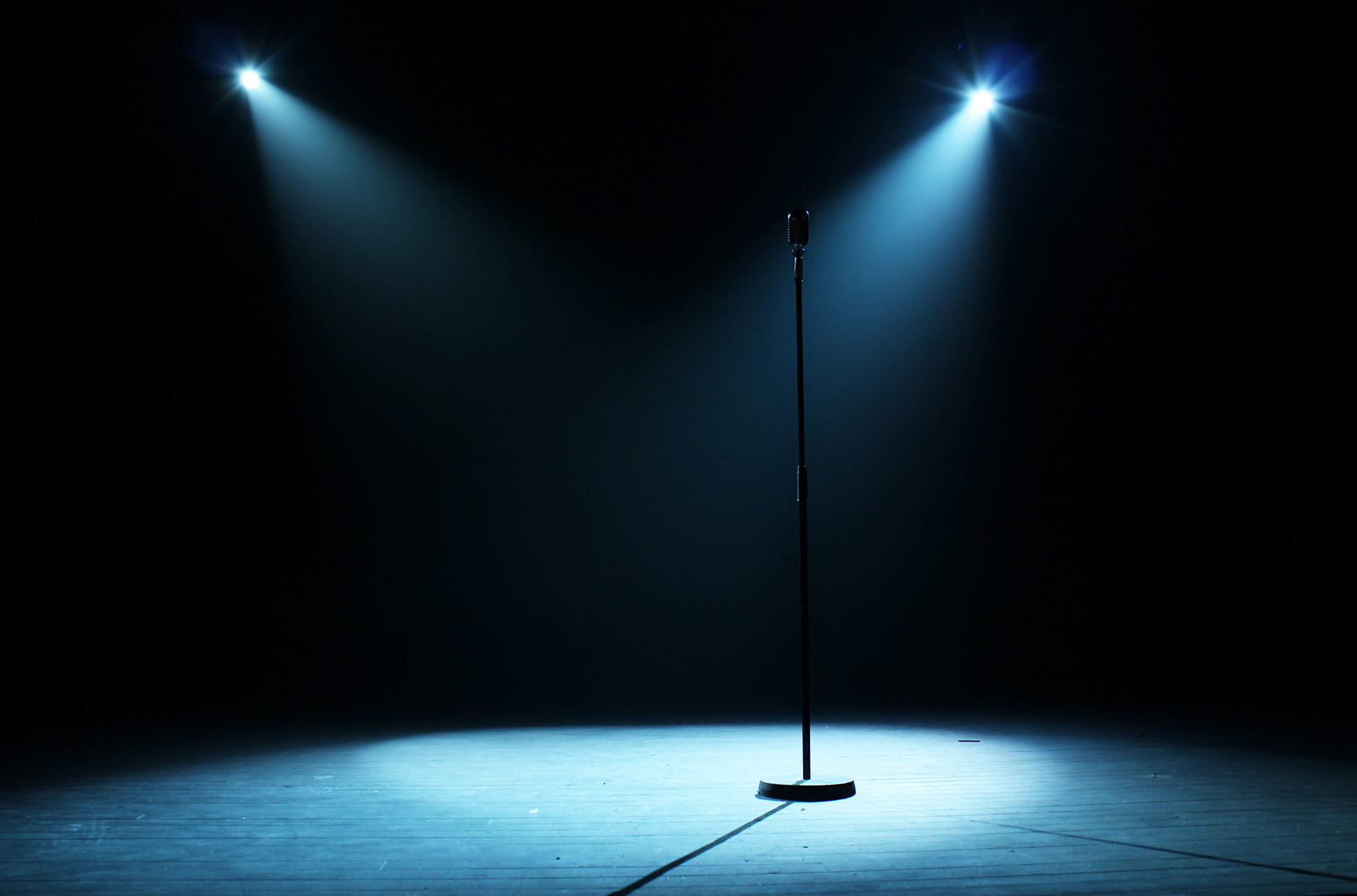 speaking wallpaper,light,lighting,microphone stand,stage,light fixture