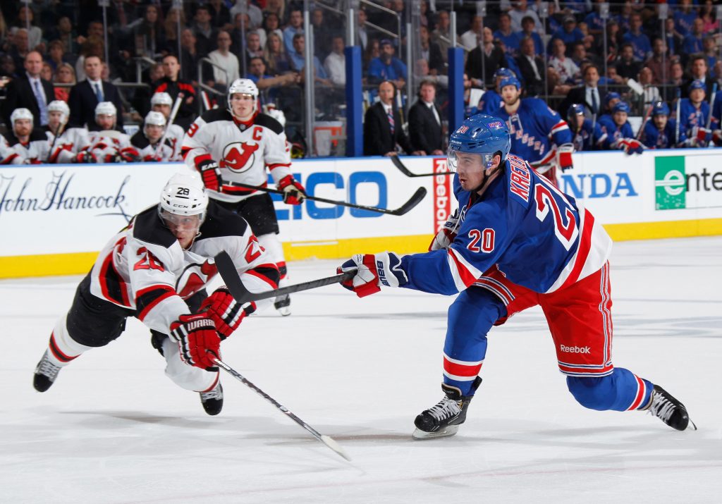 fond d'écran new york islanders,hockey sur glace universitaire,hockey sur glace,des sports,équipement de protection de hockey,joueur