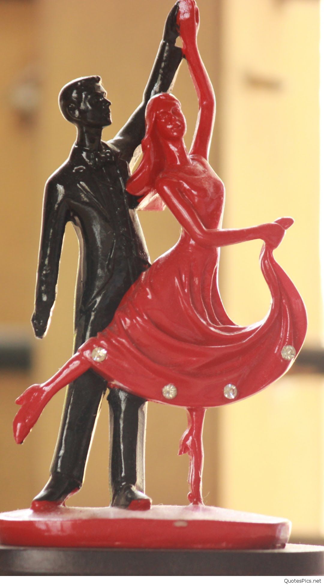 cute love wallpapers for mobile phones,figurine,sculpture,statue,art,matador