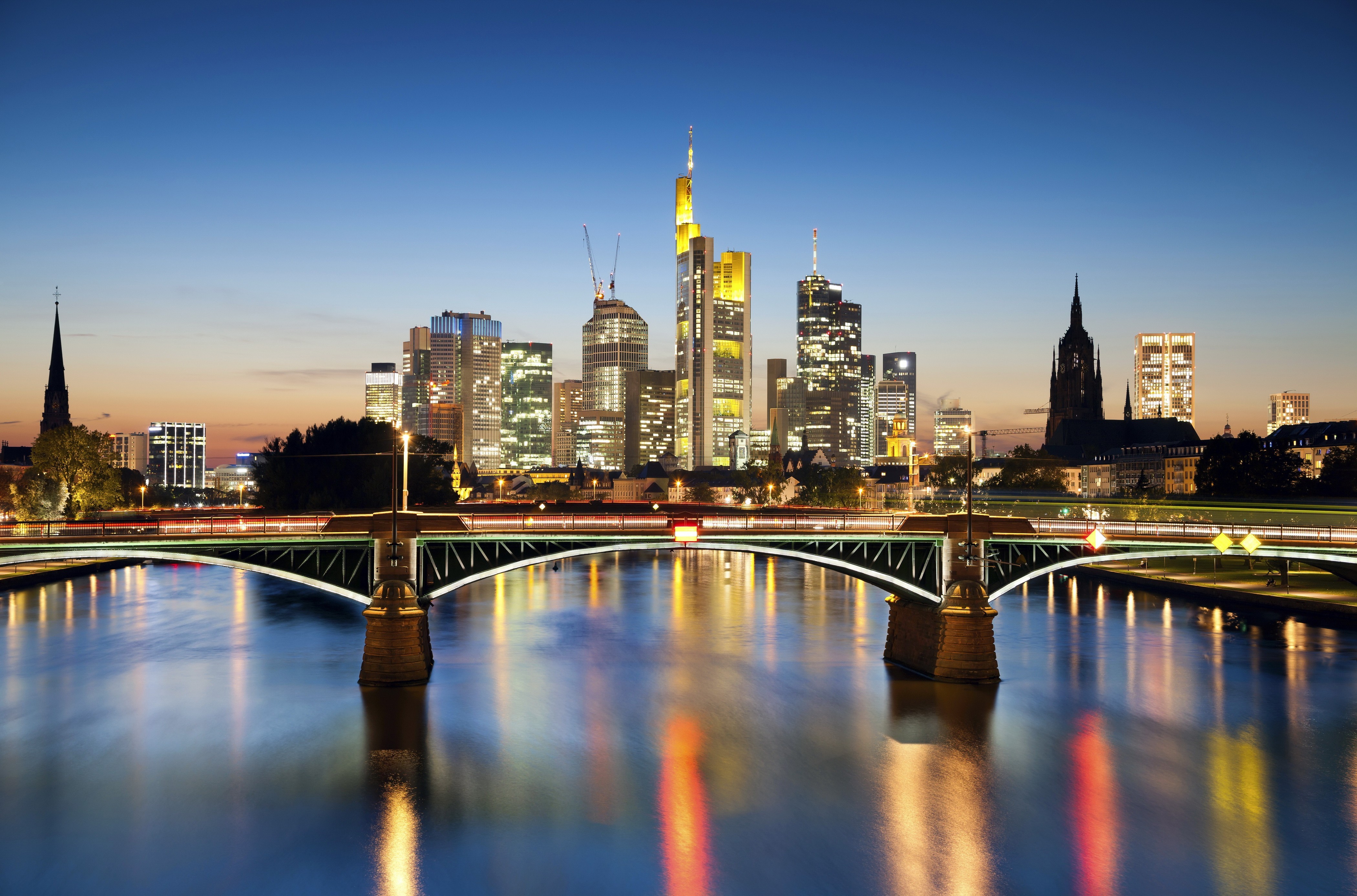 fondo de pantalla de frankfurt,paisaje urbano,ciudad,horizonte,área metropolitana,reflexión