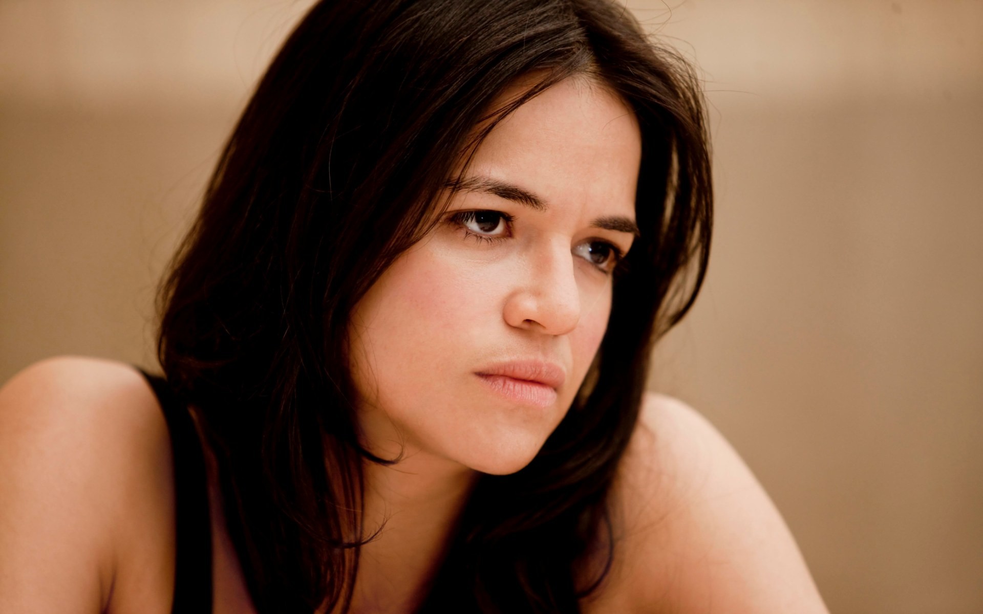 michelle rodriguez fond d'écran hd,cheveux,visage,sourcil,lèvre,coiffure