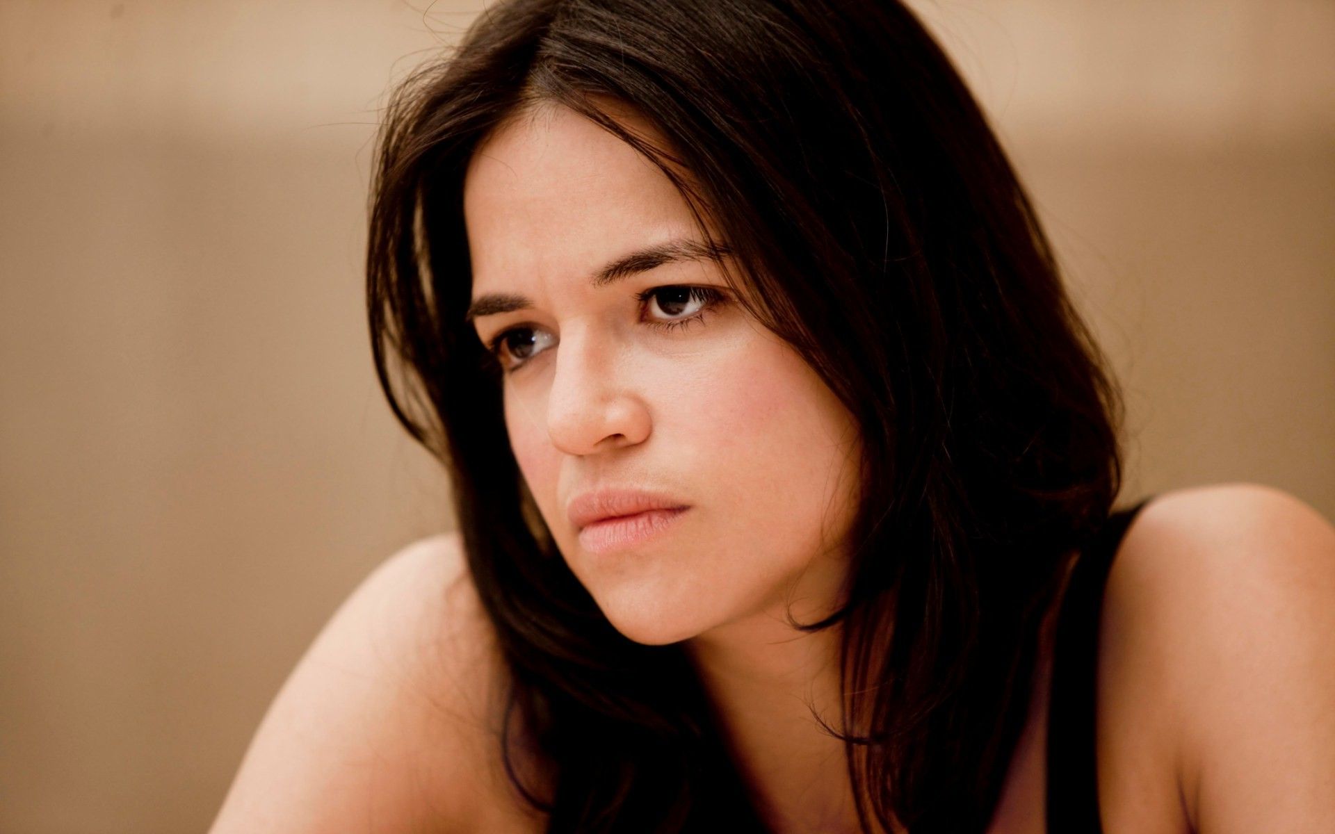 michelle rodriguez fond d'écran hd,cheveux,visage,coiffure,beauté,sourcil