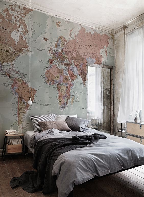 壁の地図の壁紙,寝室,ベッド,家具,壁,ルーム