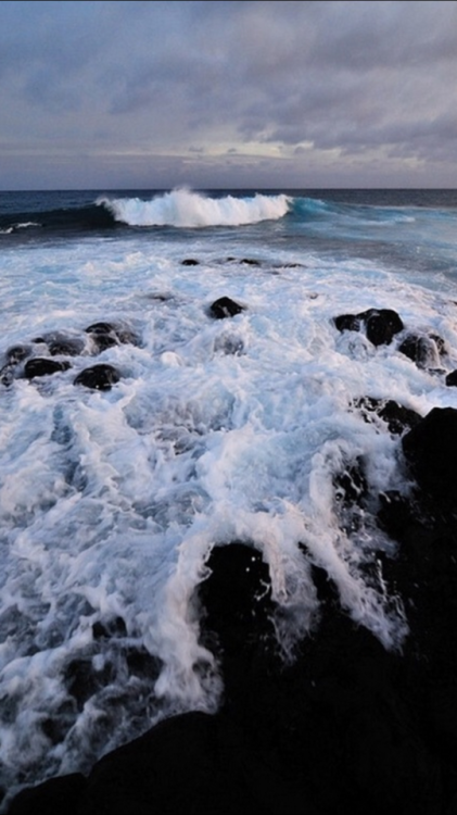 sea wallpaper tumblr,body of water,wave,sea,ocean,shore